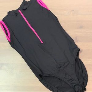 Black leotard with front zipper and a pink trim.🩱